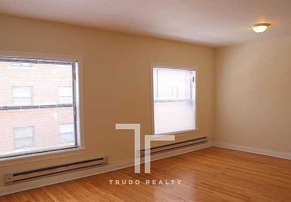 5th image of 829 W Waveland Ave APT 02S