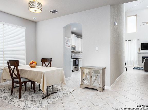 5th image of 885 Maple Dr