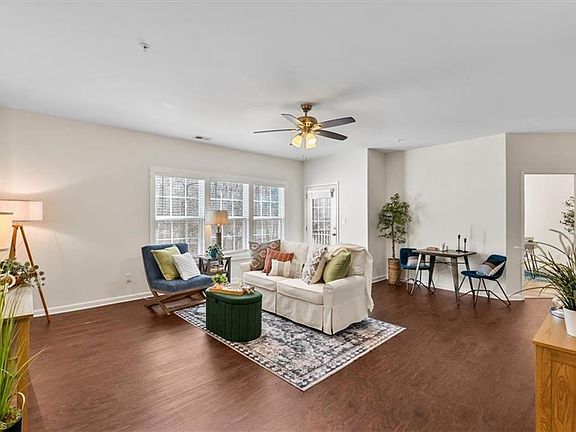 2nd image of 2608 Pennoak Way #L