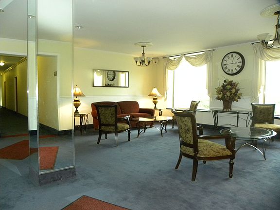 5th image of 279 N Broadway APT 5P