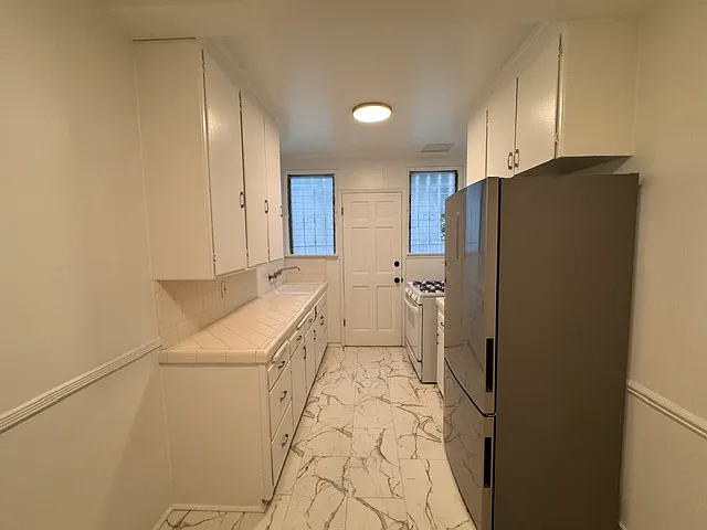 445 N Doheny Dr #B — Photo 6