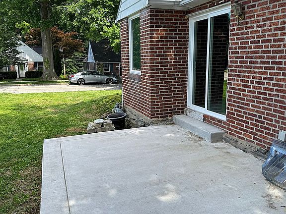 2nd image of 159 Taylor Ave