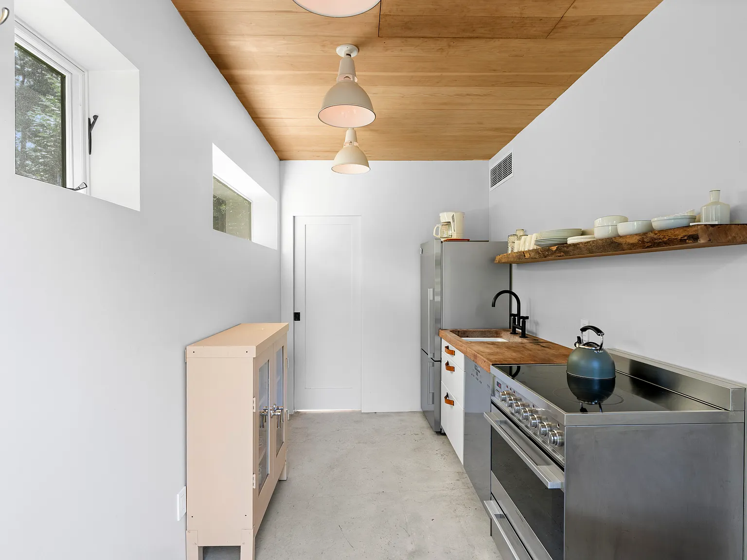 Amagansett Cottage or Compound — Photo 4