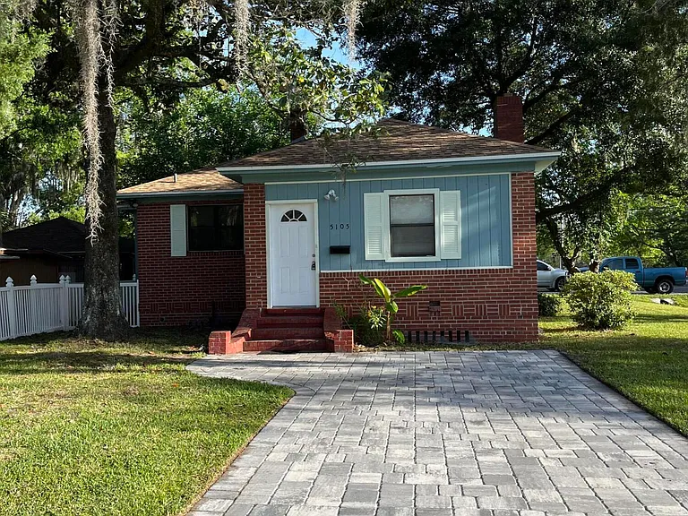 5105 Hollycrest Dr — Photo 1