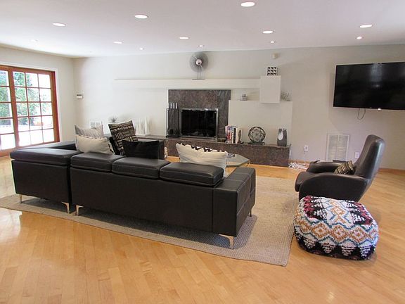 4th image of 3631 Dixie Canyon Pl