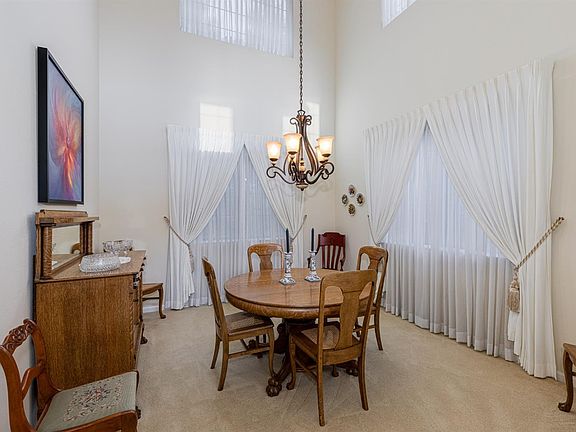 4th image of 1836 Castle Dr