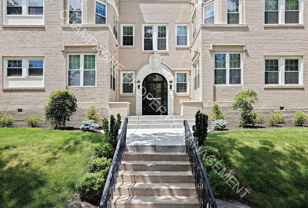 Building Photo - 920 Ward Pkwy