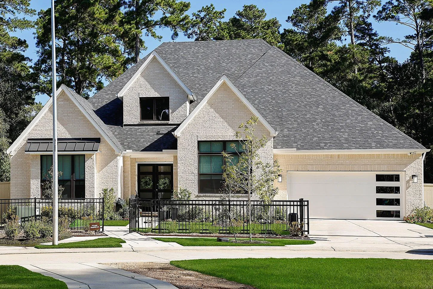 4 bed, 4.5 bath, 3708 sqft, $6,550 — Photo 1