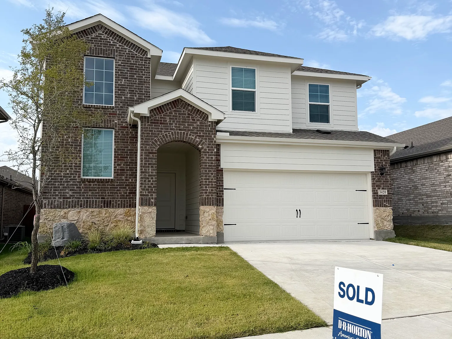 4 bed, 2.5 bath, 2378 sqft, $2,450 — Photo 1