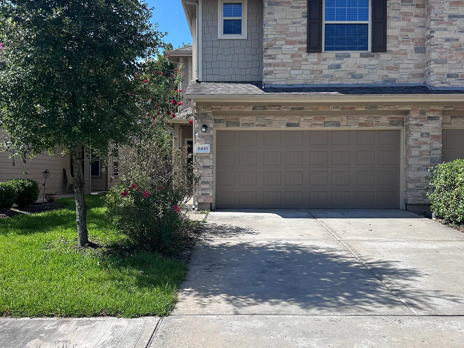 3 bed, 2.5 bath, 1904 sqft, $2,100 — Photo 1