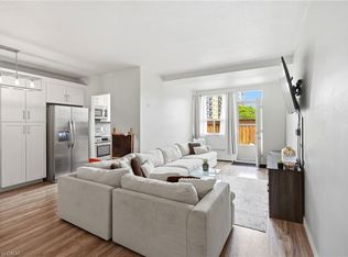 15 Nicklaus Dr #17, Hamilton, ON L8K 5J5