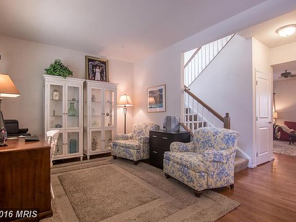 5th image of 204 Erin Russel Ct
