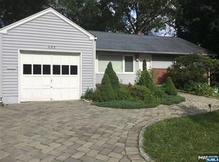 622 Knickerbocker Rd, Cresskill, NJ 07626