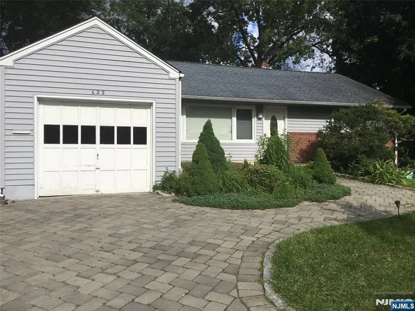 622 Knickerbocker Rd, Cresskill, NJ 07626
