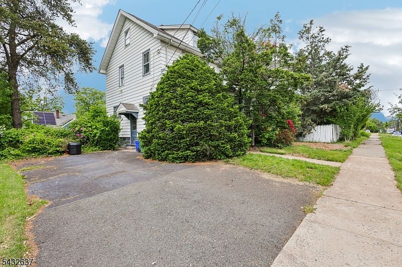 1st image of 326 Thompson Ave