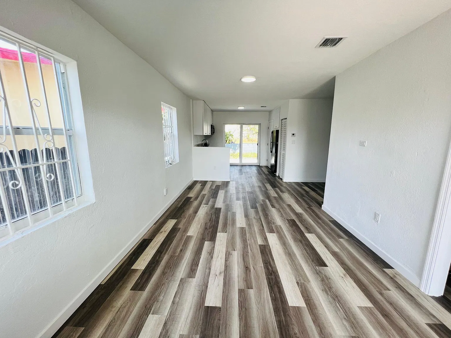 3 bed, 1100 sqft, $2,800 — Photo 2