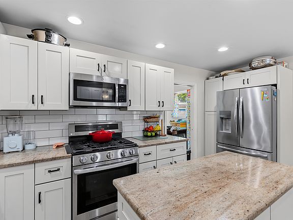 4th image of 1302 Washington Blvd N