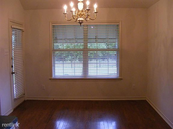 5th image of 3303 Broadmoor Dr
