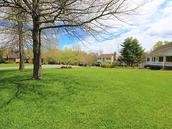 4th image of 31 Spring Ct