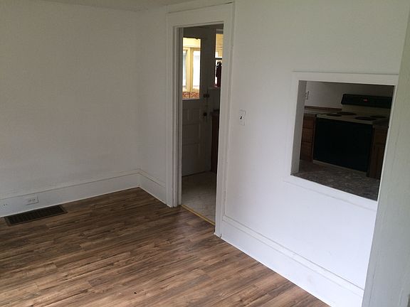 2nd image of 302 Orchard Ave