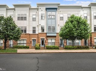 12166 Waveland St, Fairfax, VA 22033