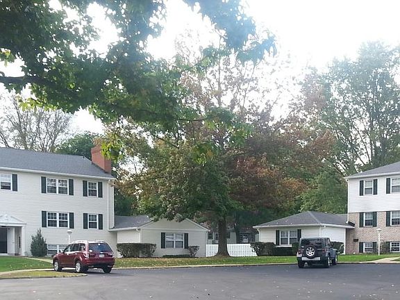 2nd image of 10 Colonial Estates Dr