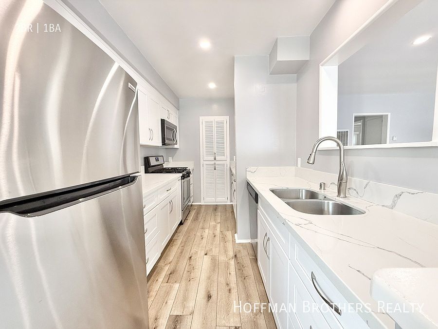 1st image of 1220 N Harper Ave #10