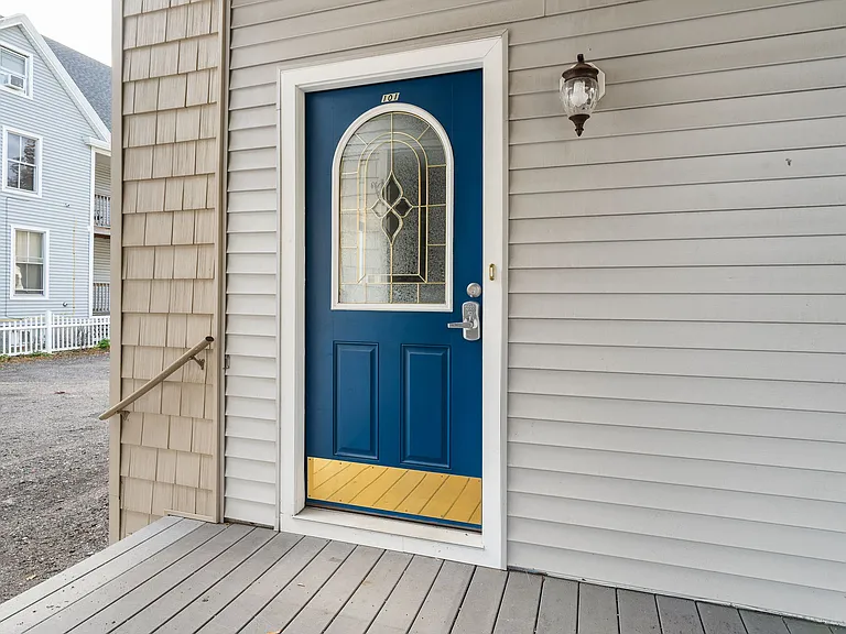Exterior, Front Door, Keyless Entry, Porch