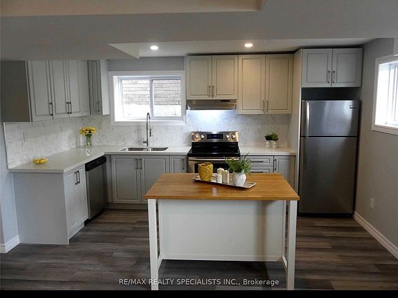 5th image of 304 Edgehill Dr N