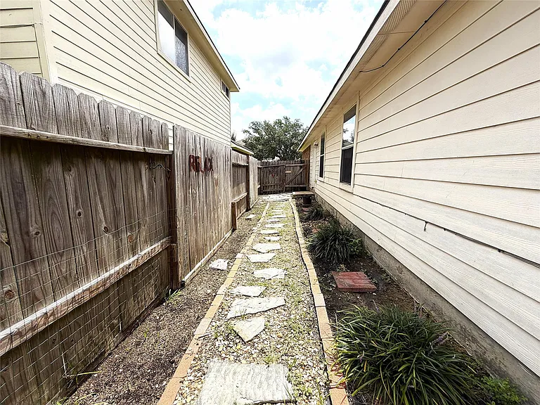 4719 Cypress Dawn Ln — Photo 23