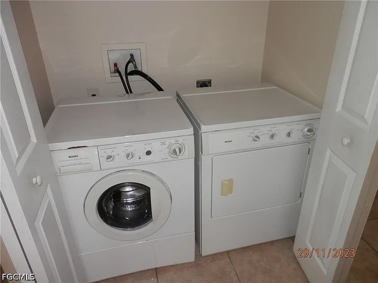 2410 NE 6th St — Photo 19