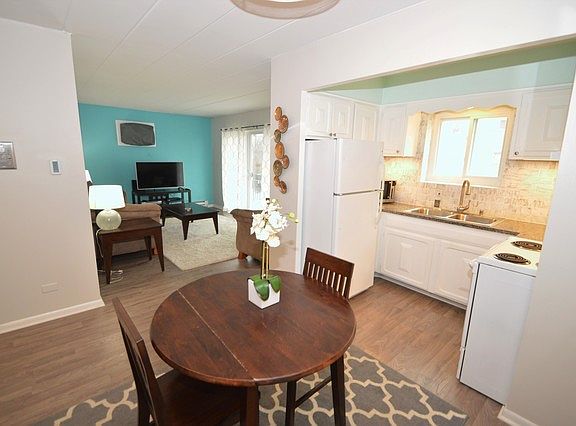 2nd image of 320 Circle Ave APT 312
