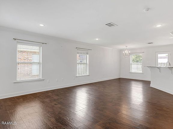 4th image of 208 Hill Ridge Dr