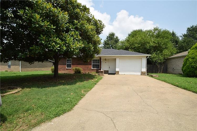 1st image of 6 Burnett Cir