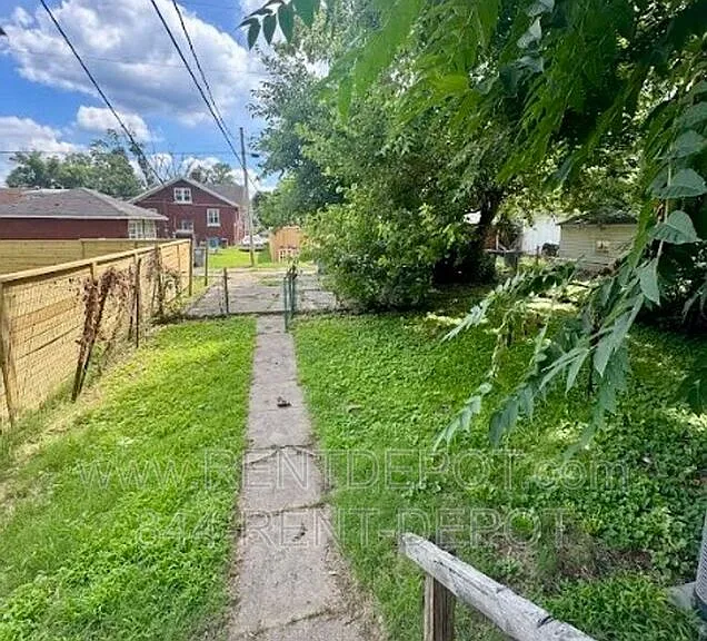 613 E Gum St — Photo 12