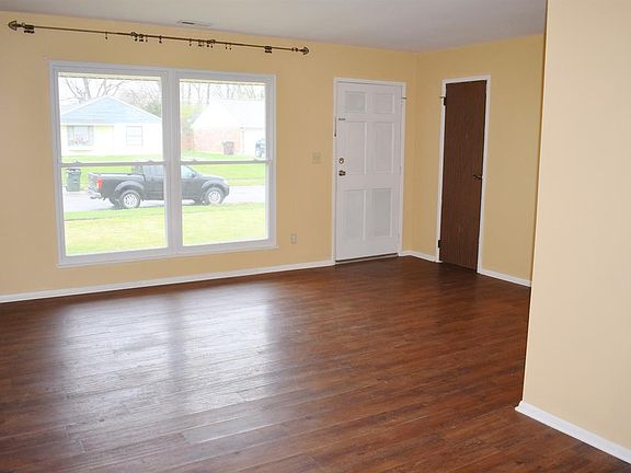 3rd image of 163 Bradley Dr