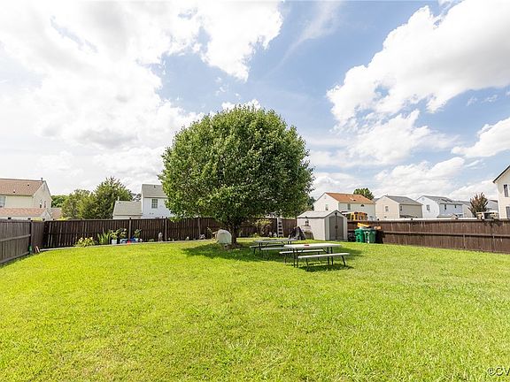 2nd image of 6400 Goldenrod Ct