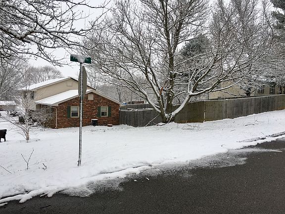 5th image of 121 Cathy Dr