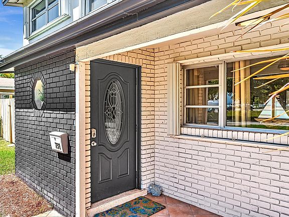 4th image of 731 NE 13th Avenue