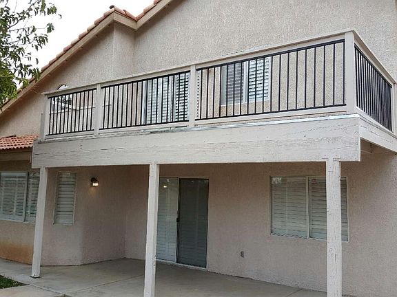 3rd image of 16820 Robin Ln