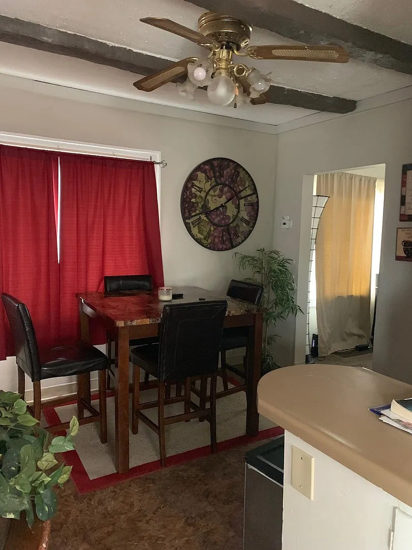 Spacious 3 Bedroom 1 Bath house in Crystal! — Photo 4