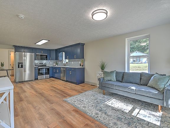 3rd image of 276 Dairy Cir