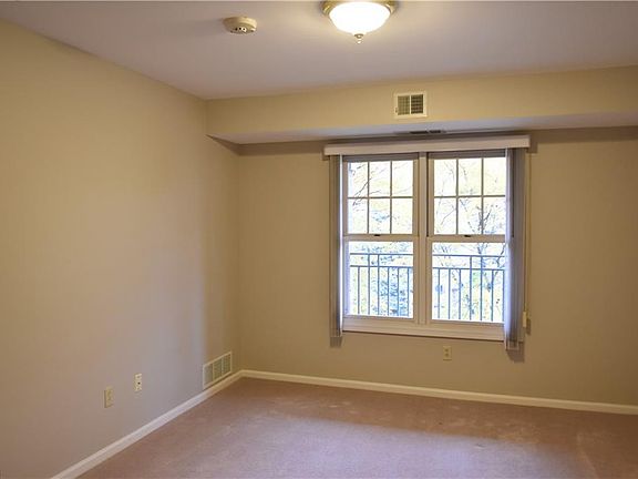 3rd image of 100 Asbury Ln APT 1313