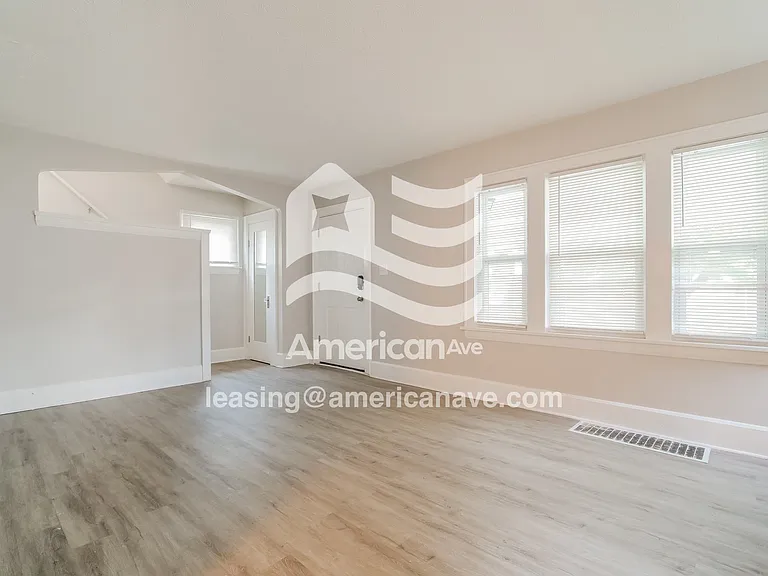670280_004_living_room_13811859.jpg