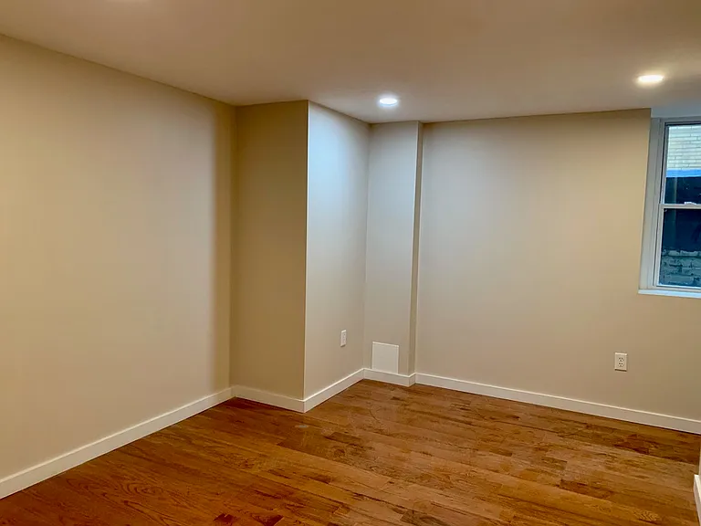 5925 Walnut St #4 — Photo 9