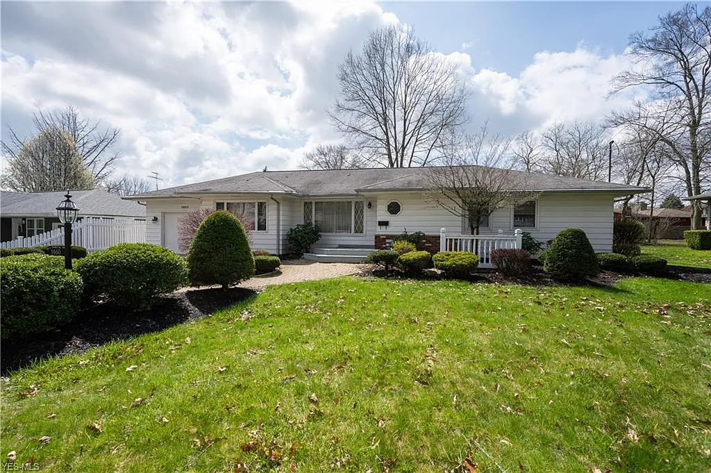 1460 Forrest Dr photo 1
