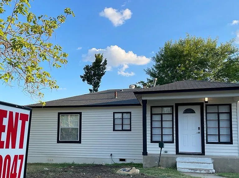 762 Cravens Ave — Photo 2