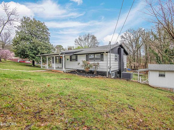 2nd image of 5814 Blossom Rd