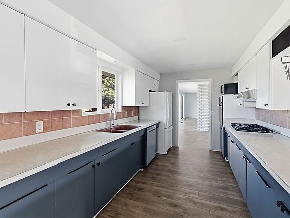 5th image of 670 NE 7th Ave