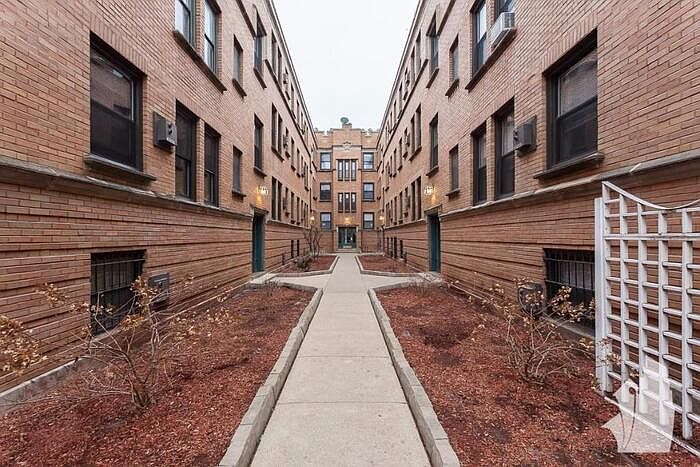 1st image of 815 W Cornelia Ave #821A312